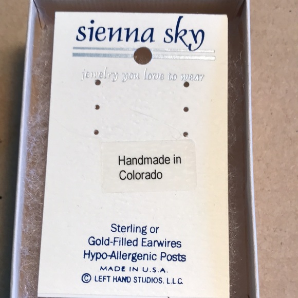 Cute snowboarding moose earrings - Picture 3 of 3